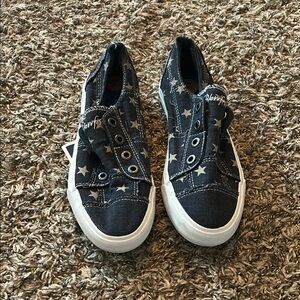 Women’s size 7 star blowfish shoes
